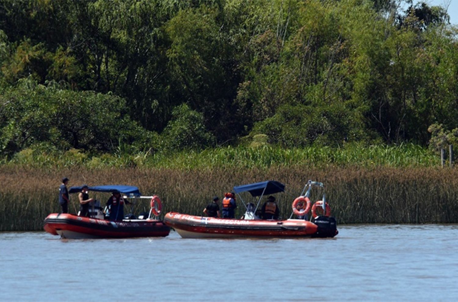 Hallaron sin vida al joven que se cayó al río desde un catamarán