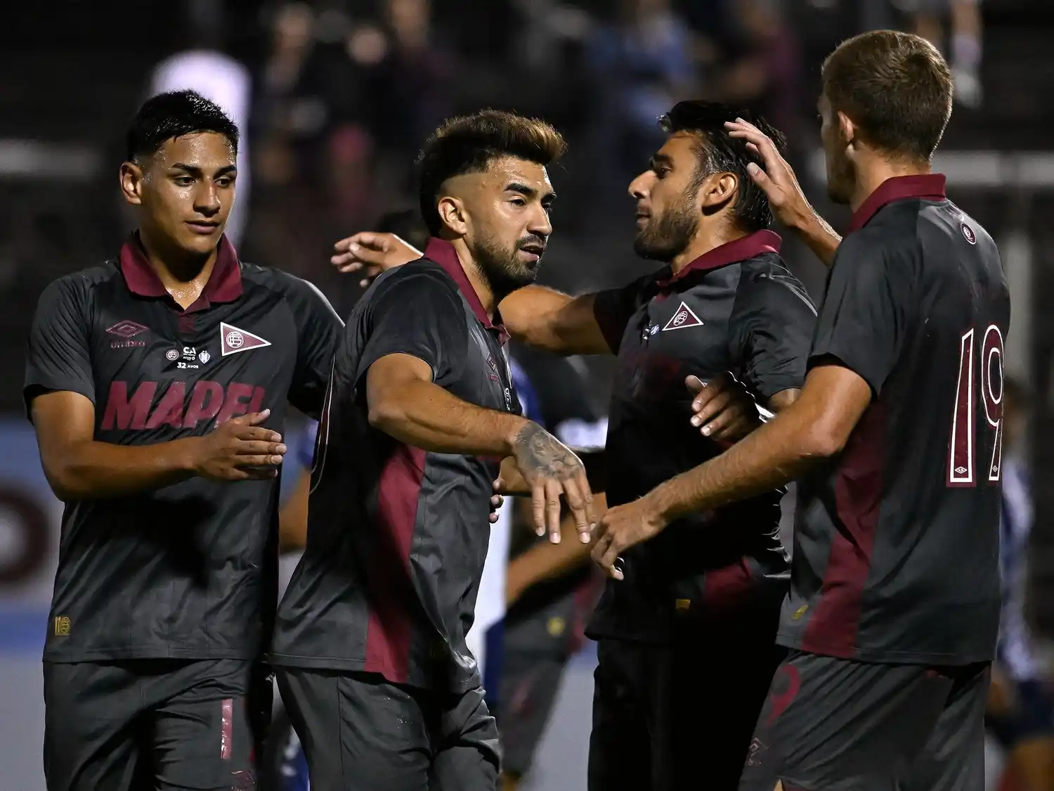 Lanús fue contundente ante los santiagueños.