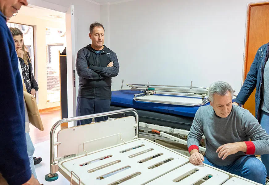 Valiosa donación de camas para el hospital municipal de San Cayetano