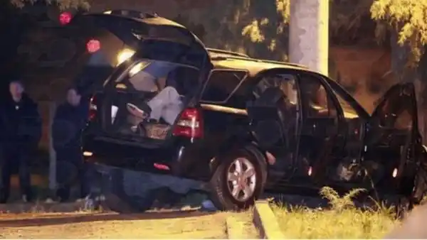 Hallan asesinada a una pareja de médicos en una camioneta