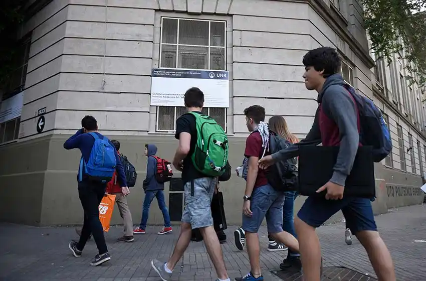 Ex alumnos realizan una convocatoria en memoria de las víctimas