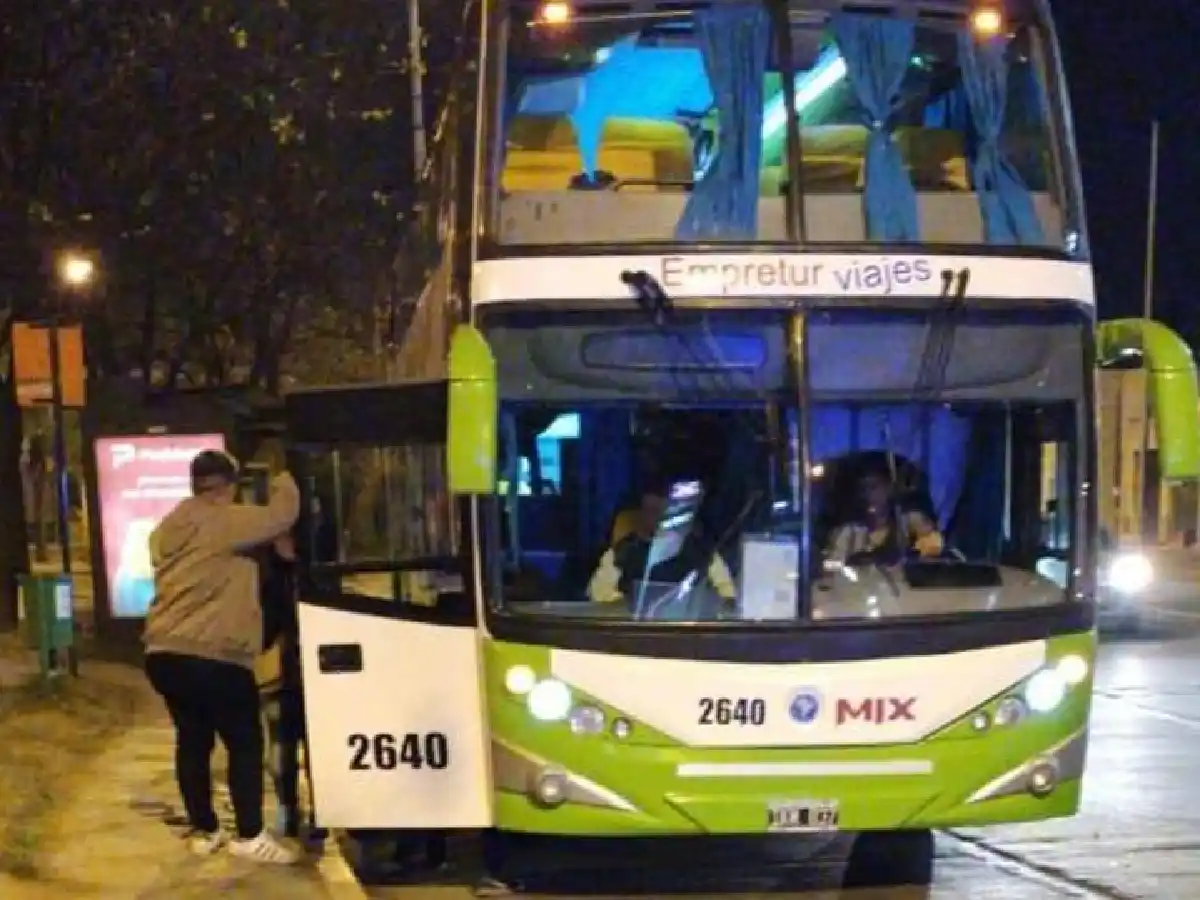 Asalto millonario en un colectivo: detuvieron a un policía