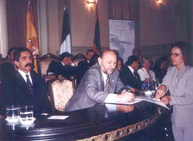 En 1998 en Florianópolis Gildo ponderó la validez 
histórica de la puesta en marcha del Mercosur