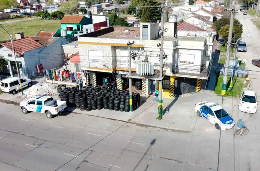 Clausuran gomería y en otra, a pocos metros, secuestran 533 gomas cuya procedencia el dueño no pudo acreditar