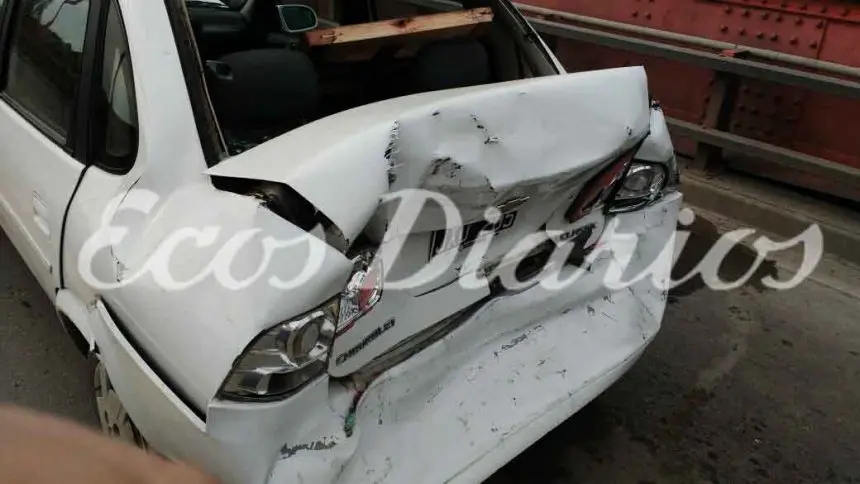 Caos de tránsito por un choque en cadena en Puente Colgante