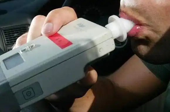 Dos automovilistas demorados por conducir alcoholizados en el centro