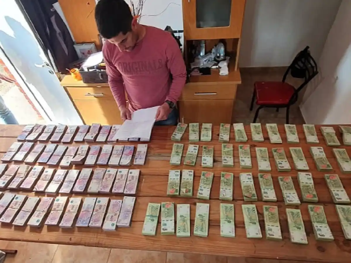 Denunció que lo asaltaron, pero había enterrado $3 millones en su casa