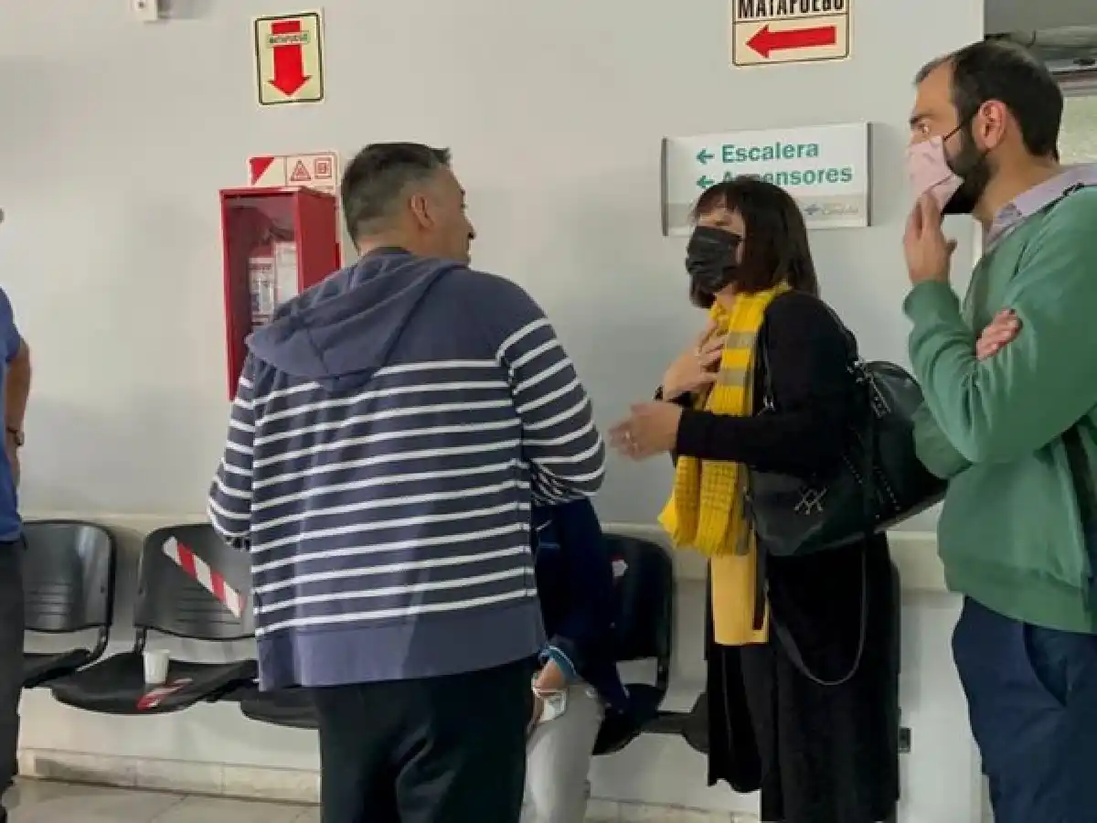 "Mi hija está destruida", dijo el padre de la alumna quemada y acusó al colegio