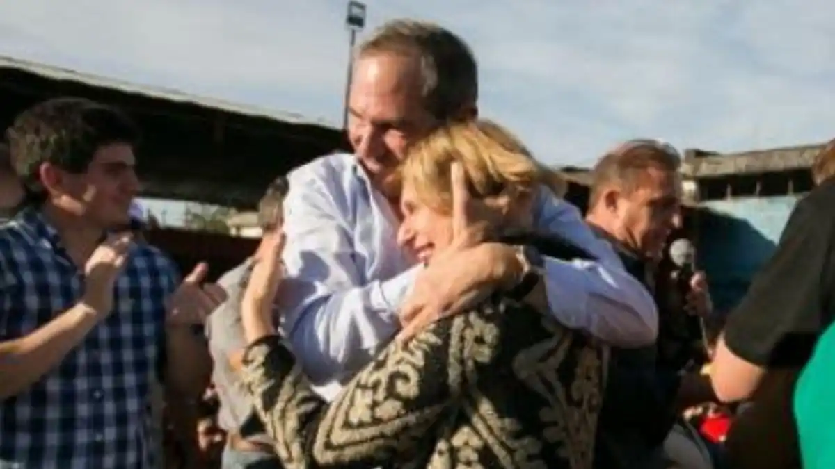 La esposa de Alperovich “no cree” en las denuncias contra su marido