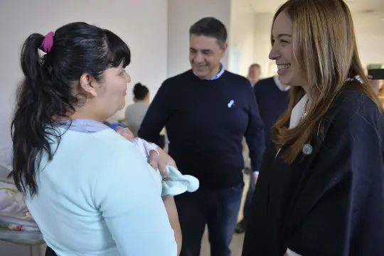 Vidal con beneficiarios del programa «Garantizar tu Identidad»