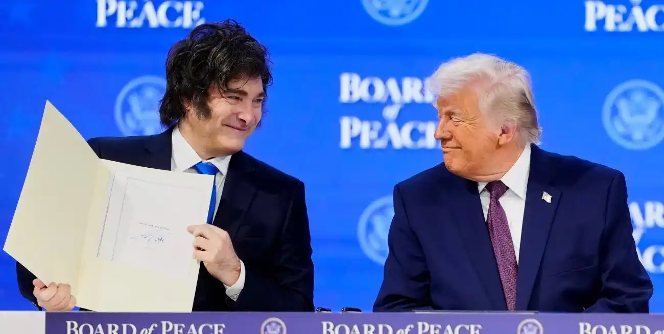 El momento de la firma de Milei al Consejo de Paz.