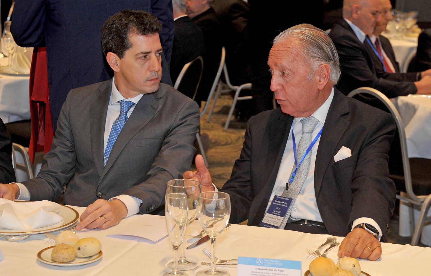 Wado De Pedro y Daniel Funes de Rioja, durante el almuerzo de ayer.