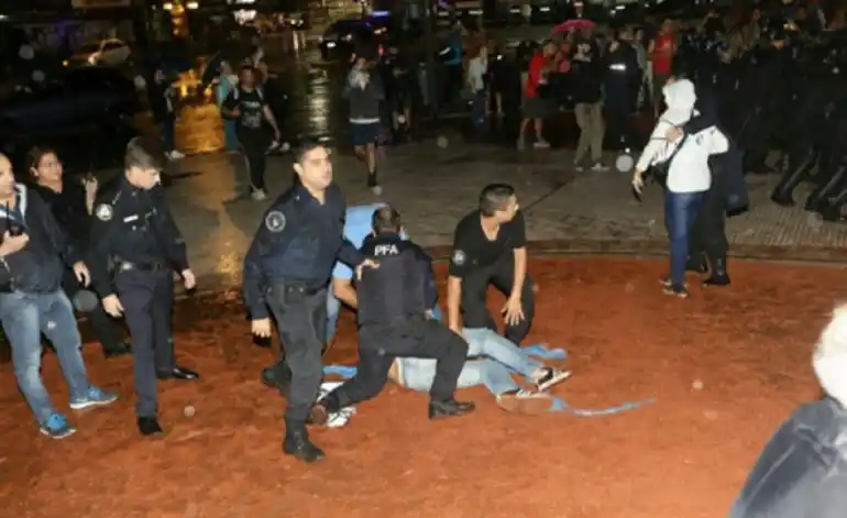 Paro docente en repudio a la “represión policial”