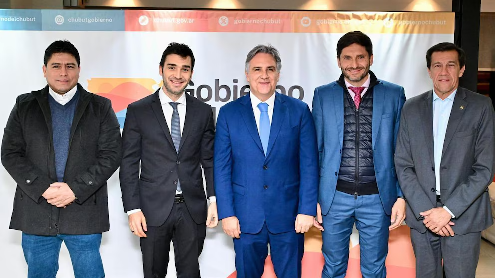Los gobernadores desconfían de la mesa de diálogo que convocó Milei y se reúnen por su cuenta en Córdoba