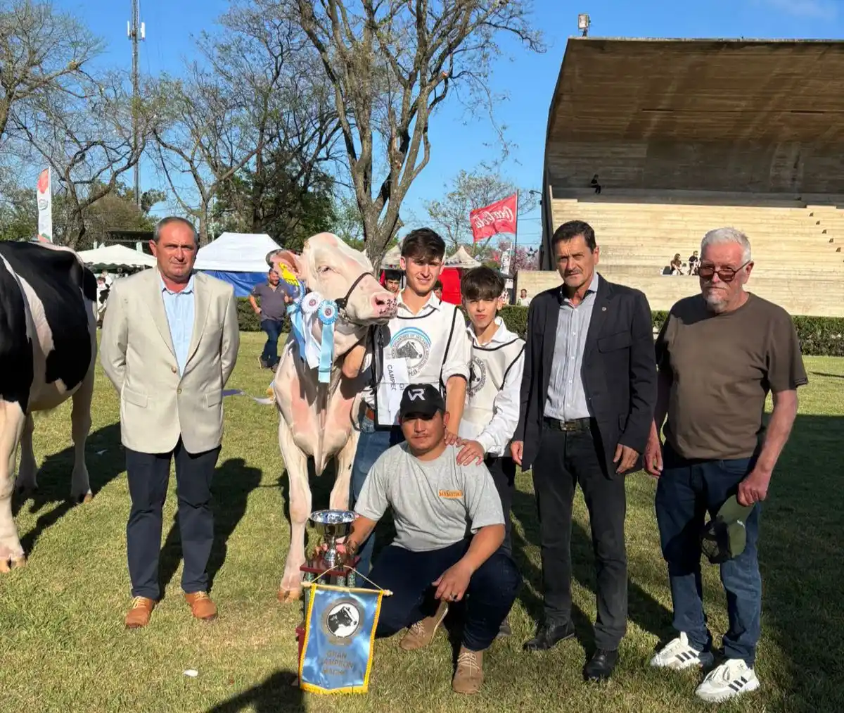Un ejemplar de la Cabaña San Santiago, del expositor Oscar Giuliano, fue coronado Gran Campeón Macho