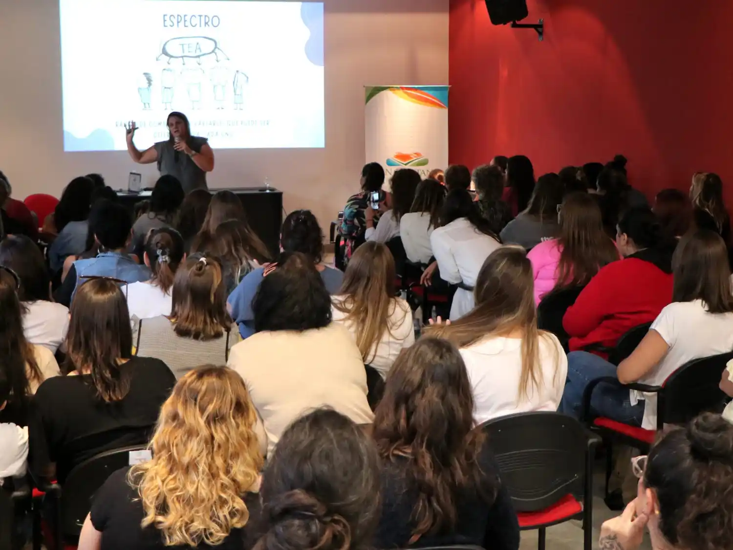 Charla. Sobre autismo en San Cayetano