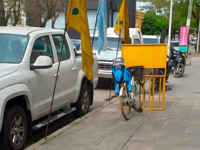 Reclamo por estacionamiento en plaza Belgrano