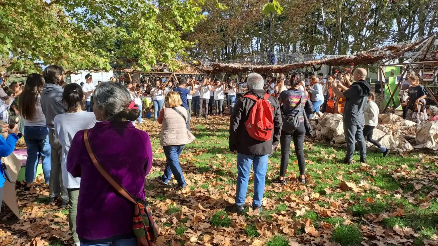 ONG Econciencia: Inauguraron ayer el Museo Arte Natural de Otoño en el bulevar Perón