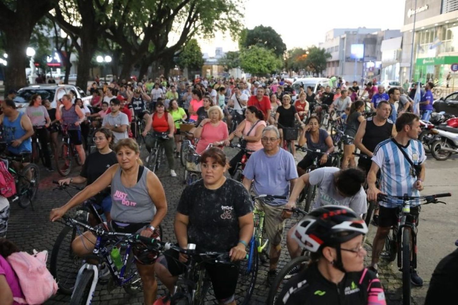 Nueva bicicleteada por las calles rafaelinas