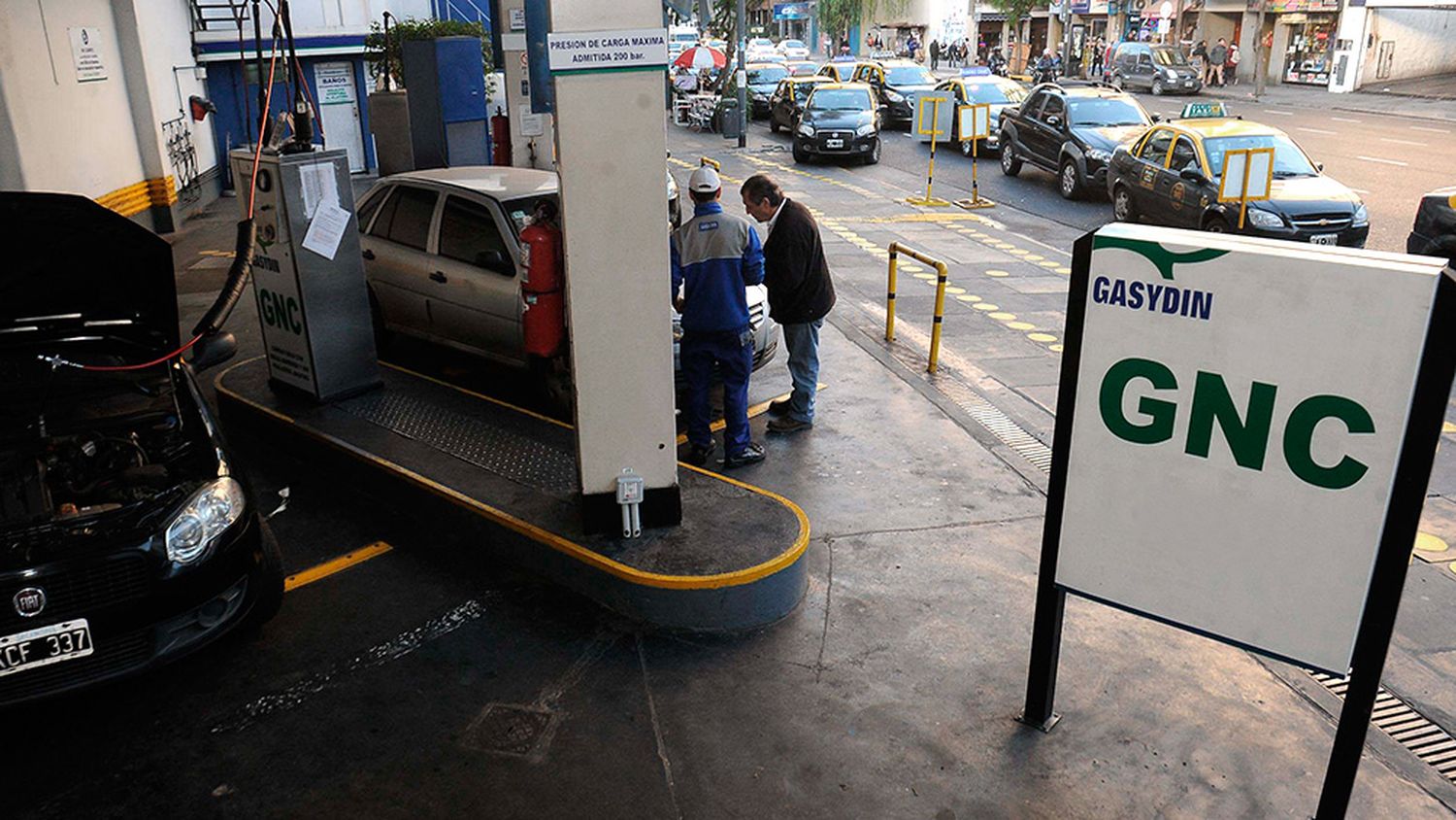 Ola polar: suspendieron la venta de GNC en todo el país
