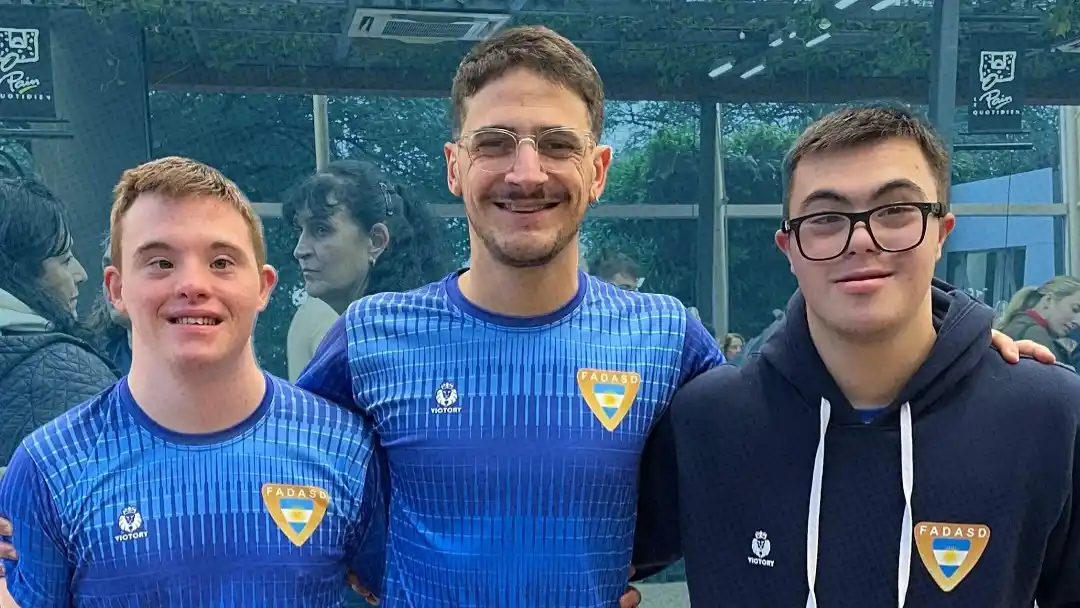 Angelo, Agustin y Joshua representando a la selección Argentina (Foto: @integrasportsmdp)