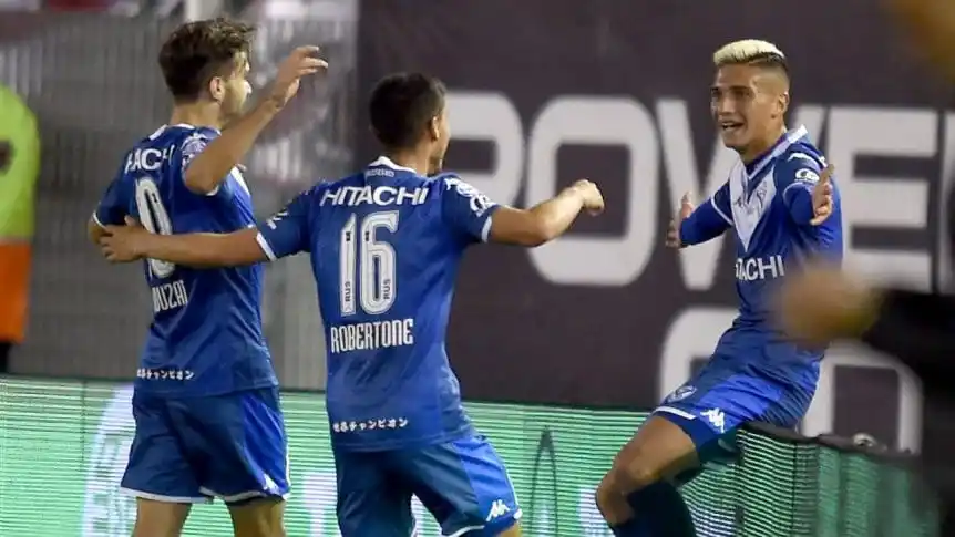 Vélez derrotó a River en un partido plagado de polémicas