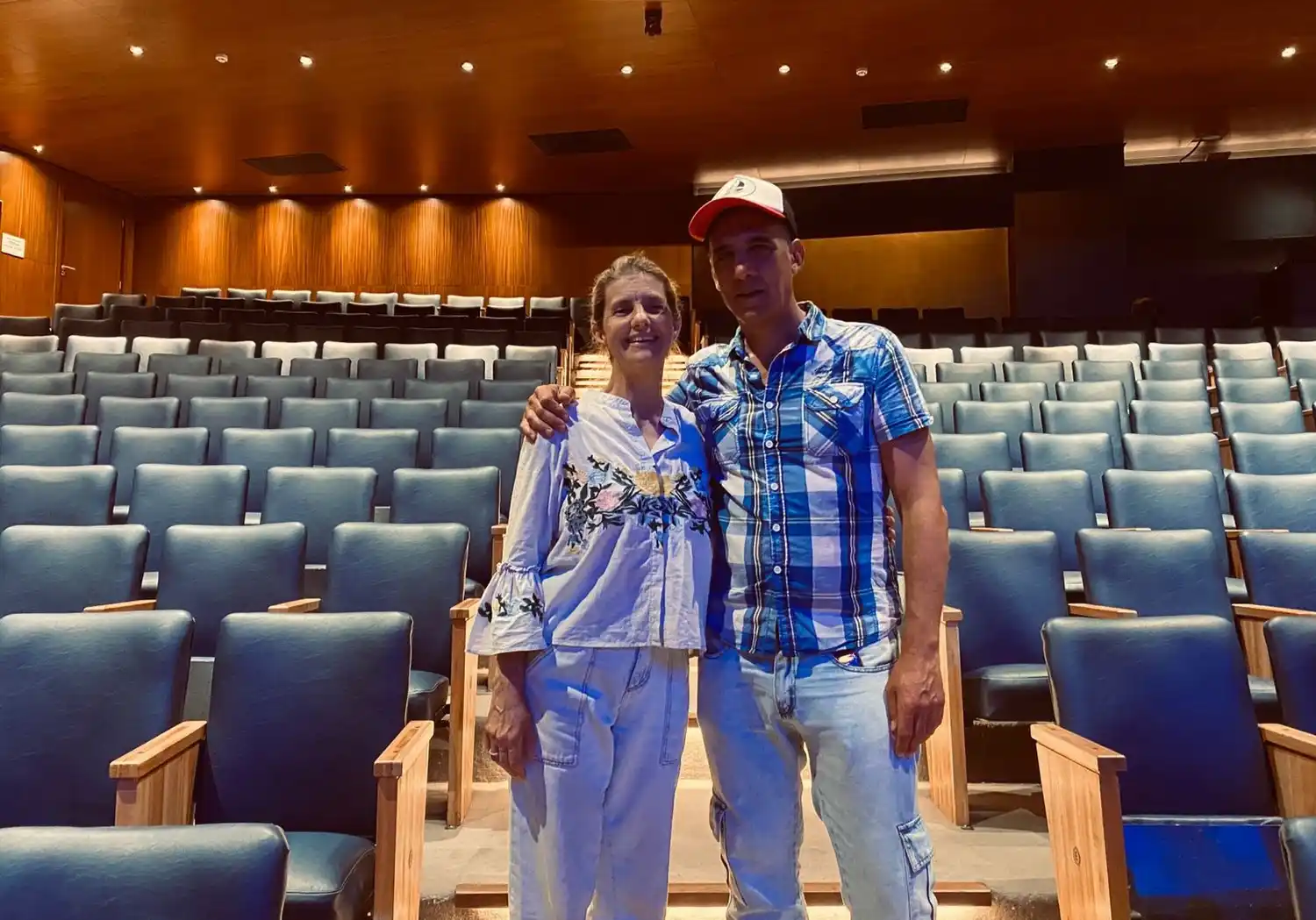 Silvia Kutika y Fabio Aste están felices en Mar del Plata, mientras protagonizan la tercera temporada de "El cuarto de Verónica".