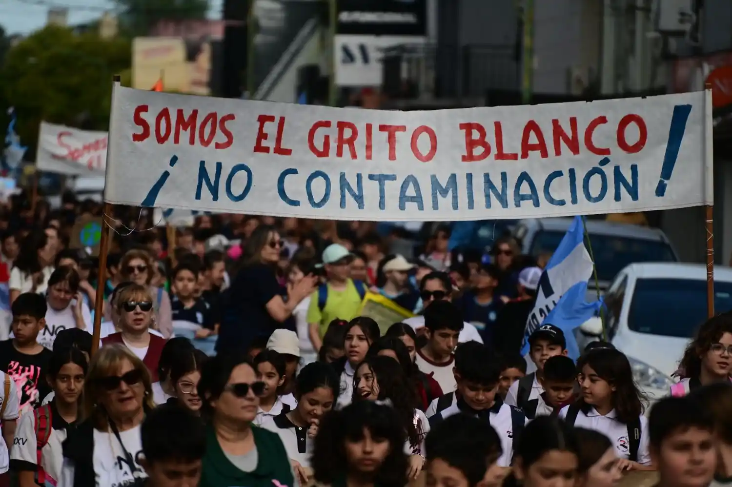 Alumnos de varias escuelas de la ciudad gritaron “Sí a la vida” en una nueva edición del Grito Blanco