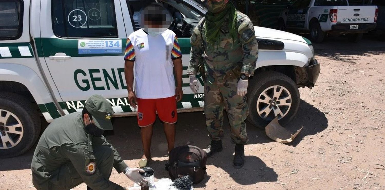 Detienen a un hombre que quiso contrabandear un meteorito