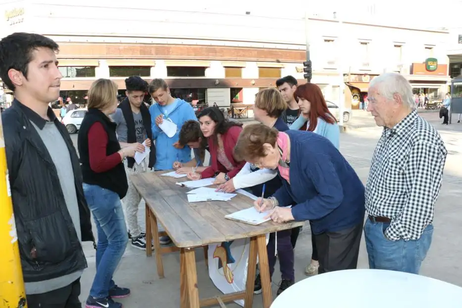 Cerró la colecta de firmas por la restitución del servicio de trenes