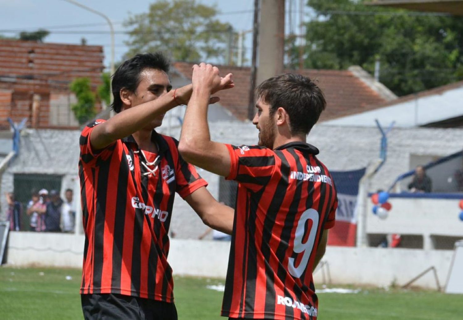 Independiente fue más que Ferro y se quedó con la primera final