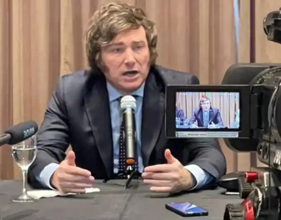 Advierten que un plebiscito sobre el DNU, como anunció Javier Milei, no sería vinculante para su aprobación