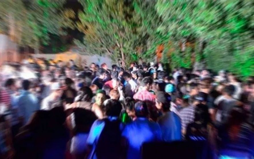 Descontrol con una fiesta electrónica en Paraná que ni la Policía pudo parar