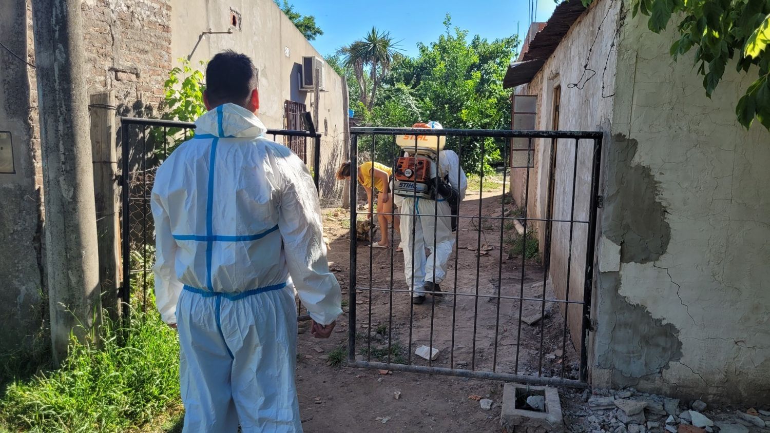 Bromatología fumigó en el barrio donde vive la paciente, en Río Tala.