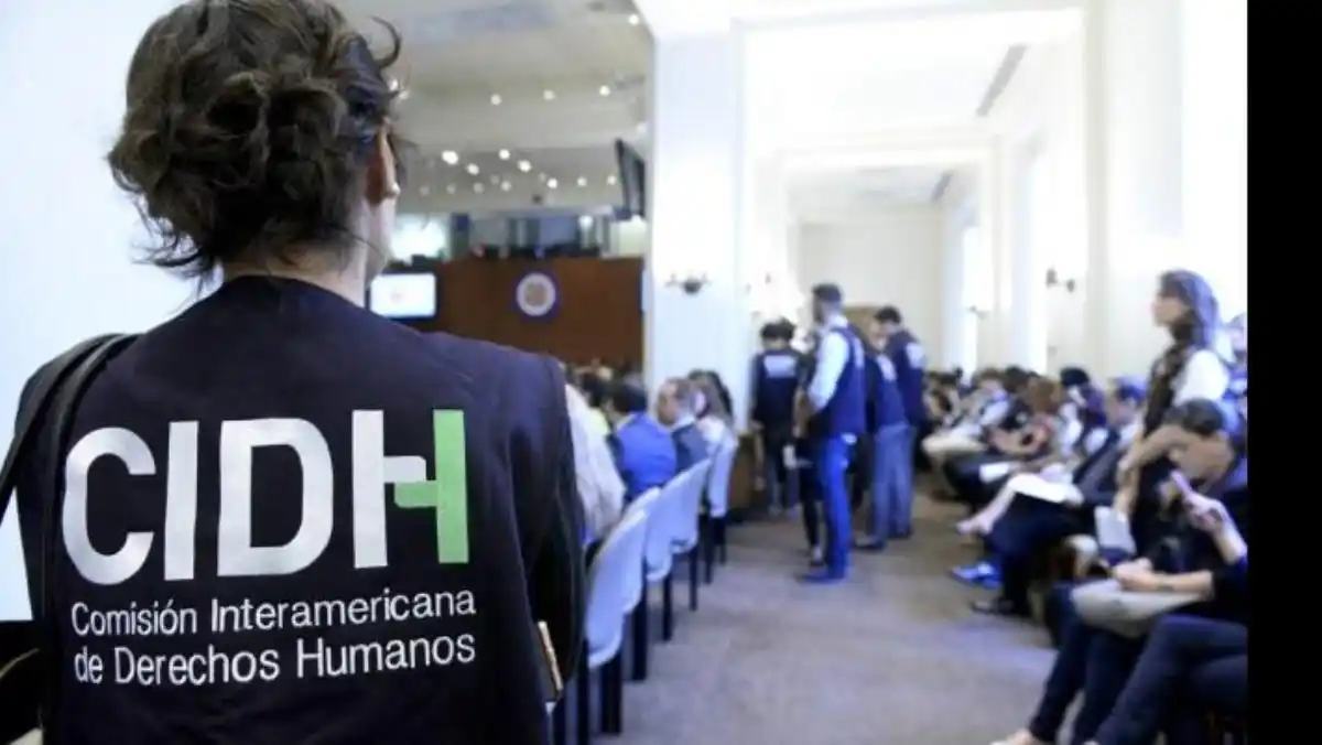 CIDH denuncia que Maduro viola sistemáticamente los DD.HH., pero a la vez pide levantamiento de sanciones sectoriales