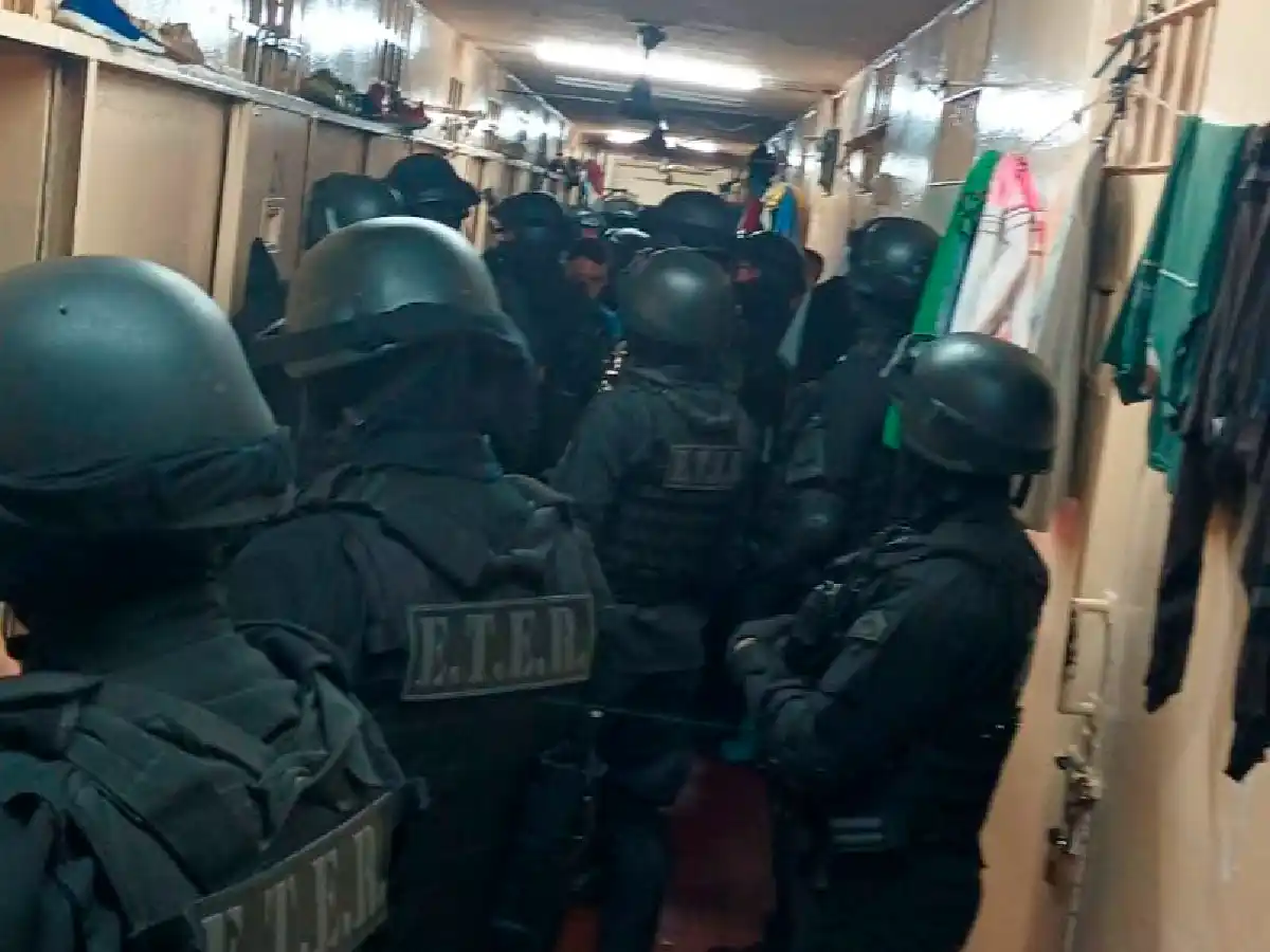 Trasladaron a 12 presos integrantes de una misa familia 