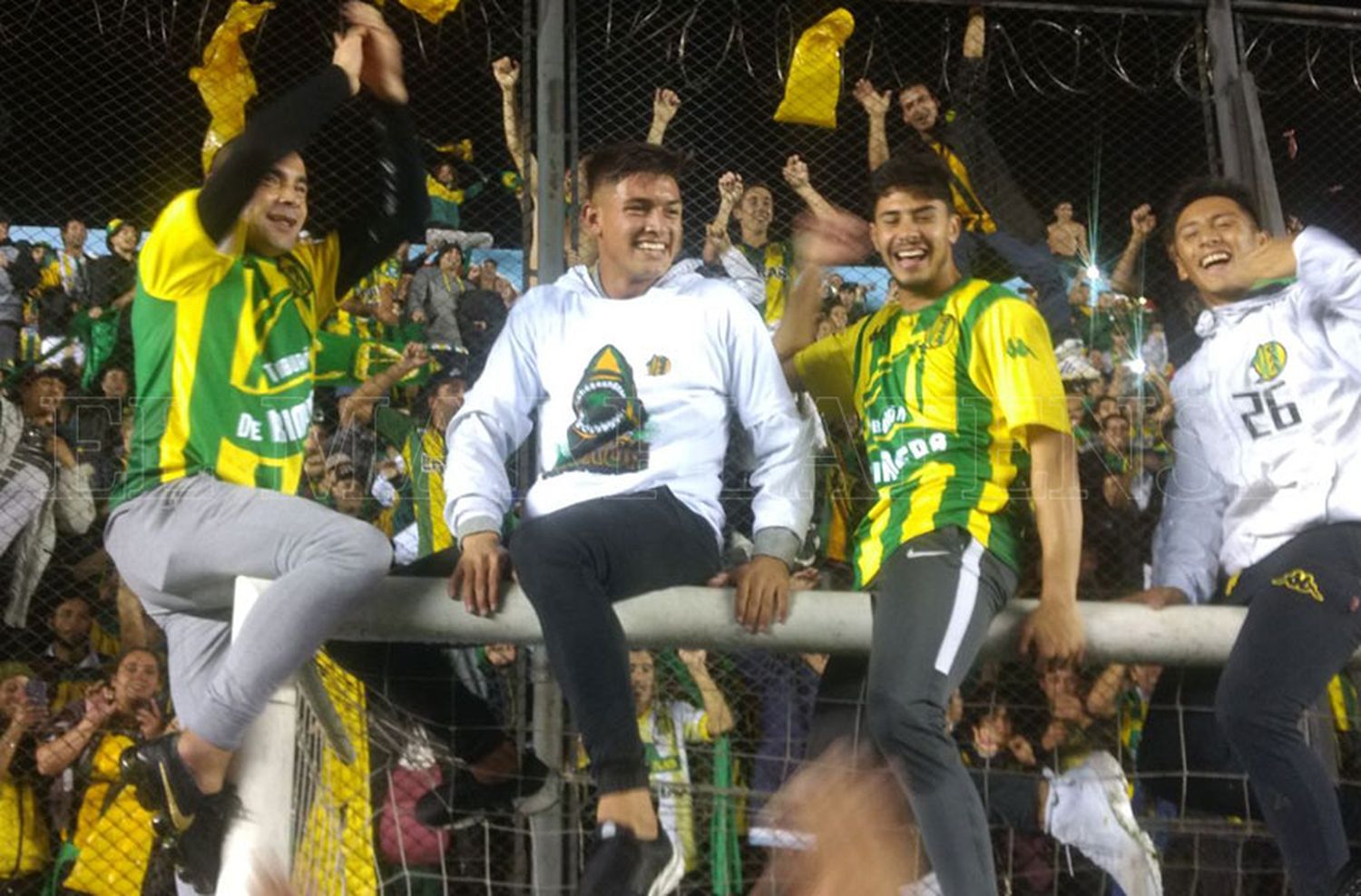 “Dale campeón” y un grito ensordecedor en Sarandí