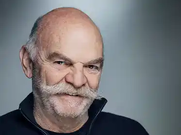 Martín Caparrós fue ovacionado en un emotivo homenaje en el Teatro Alvear