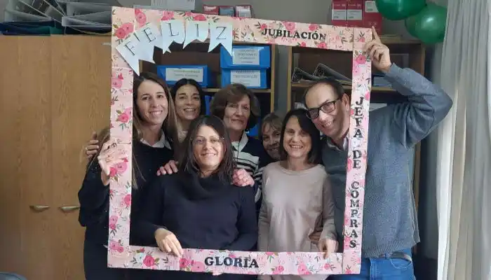 Se jubila Gloria, jefa de Compras y Suministros