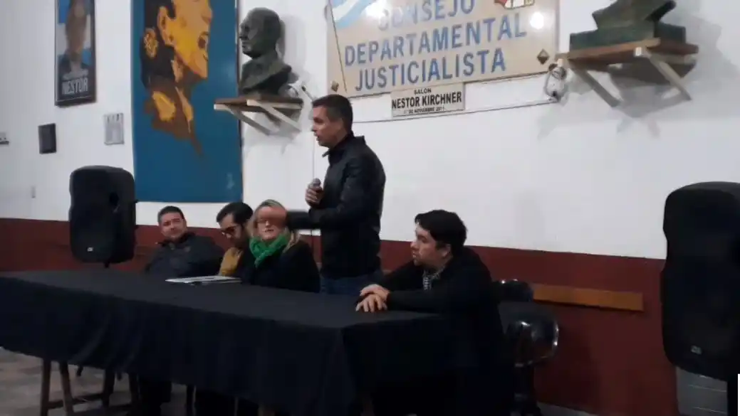 Cresto a Bahl y Lauritto: “Tienen que jugar, sino me van a cagar”