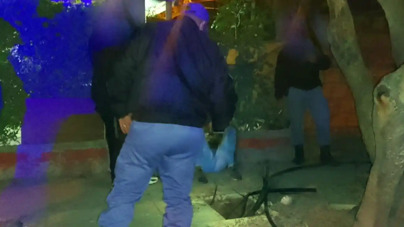 Frustran robo de fibra óptica y detienen a un hombre en plena madrugada
