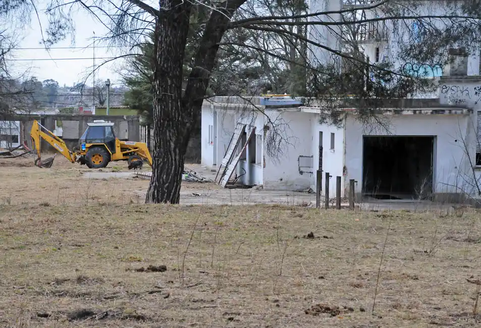 Iniciaron trabajos en el exPoliclínico Ferroviario: desarrollarán un proyecto urbanístico