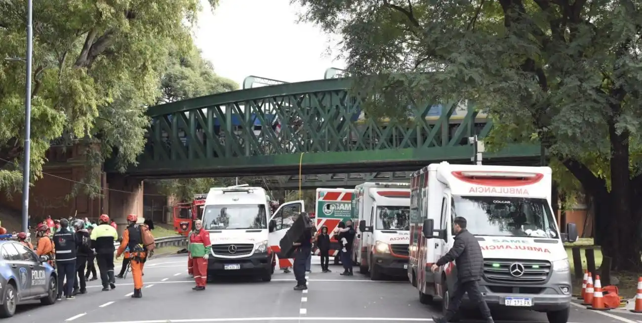 El hecho tuvo lugar este viernes a la altura de Figueroa Alcorta y Dorrego cuando un tren con pasajeros chocó a una formación vacía.