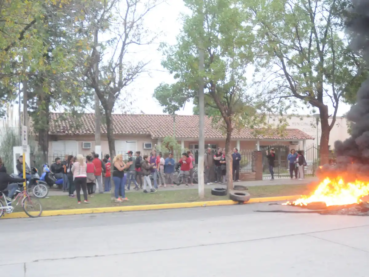 Civalero recibió a vecinos que fueron  al municipio a reclamar seguridad 