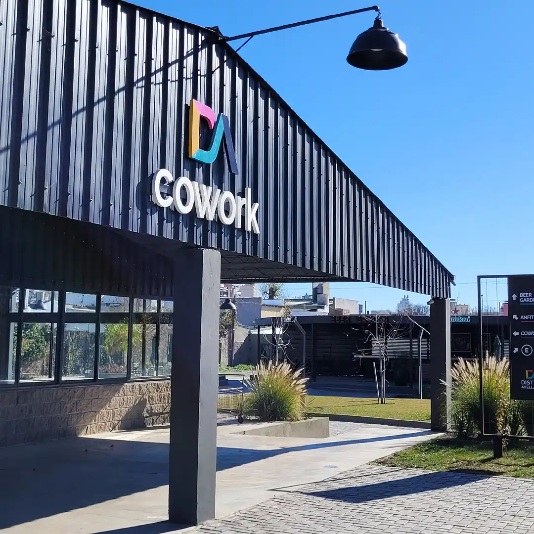 El nuevo espacio de coworking de Distrito Avellaneda cuenta con 500 m² cubiertos.