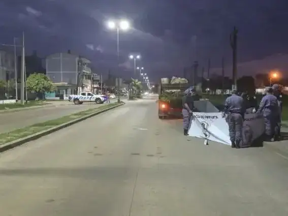Un motociclista murió tras colisionar con un camión recolector