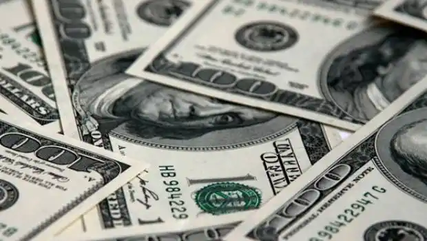 Dólar: Blue baja a $10,75 y cuesta menos que el tarjeta