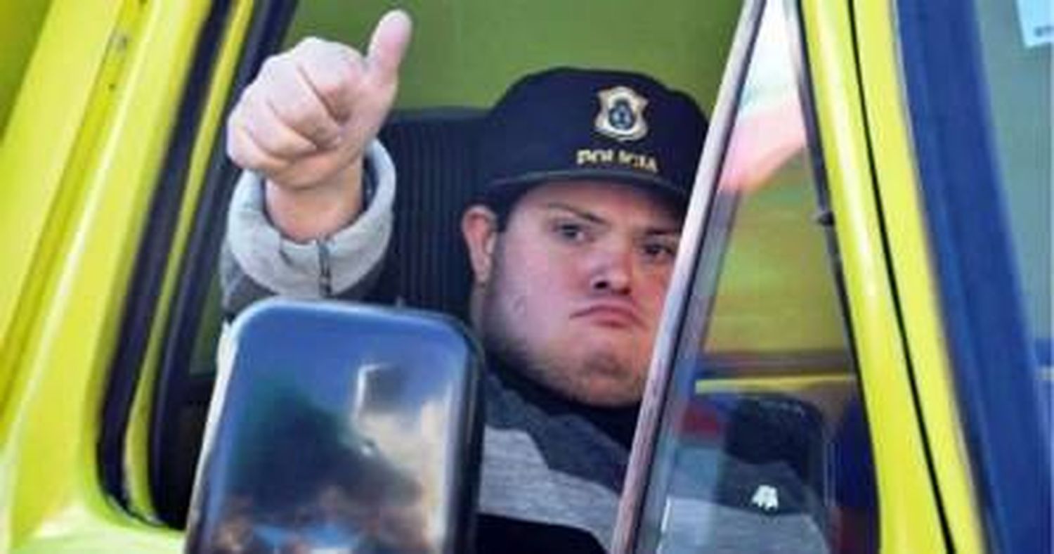 Un joven con síndrome de down se sumó a los Bomberos de Junín