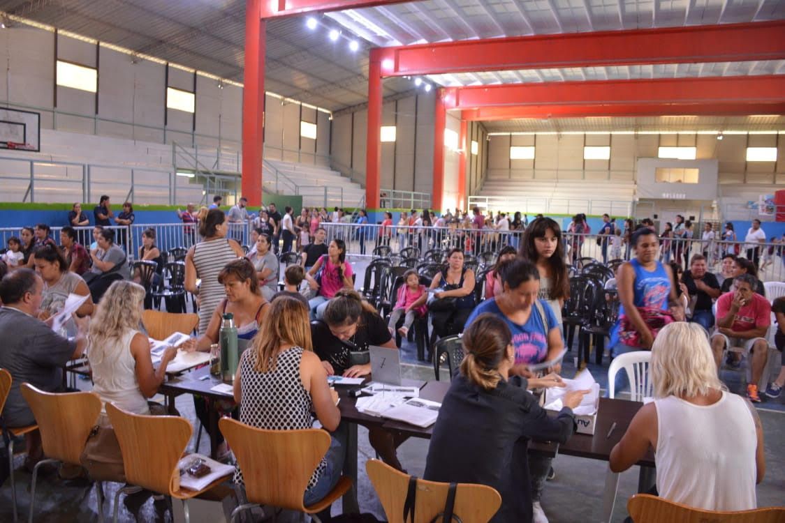 General Rodríguez: Intendente asistió al primer día de entrega de las tarjetas Alimentar