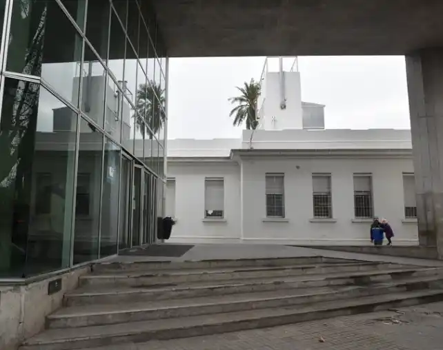 Levantaron a una nena en un auto y la violaron